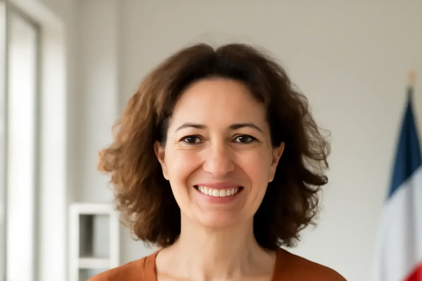 Portrait éditorial d'une conseillère en intégration accompagnant une épouse slave installée en France